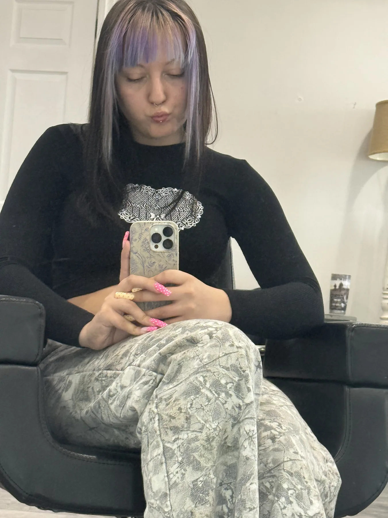 Taelyr, nail technician at Mane Haevn Salon